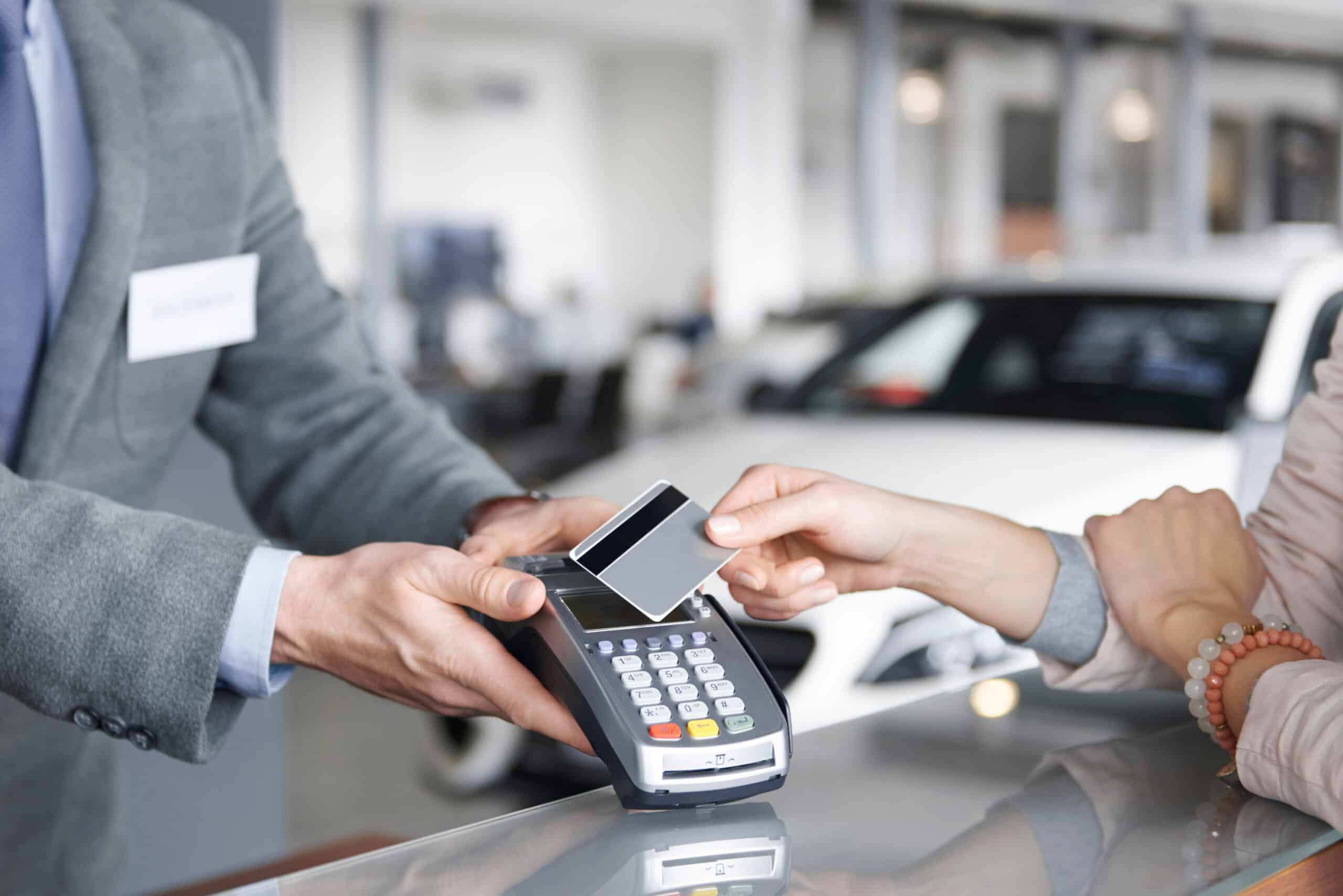 Noua regulă privind plățile cu cardul contactless
